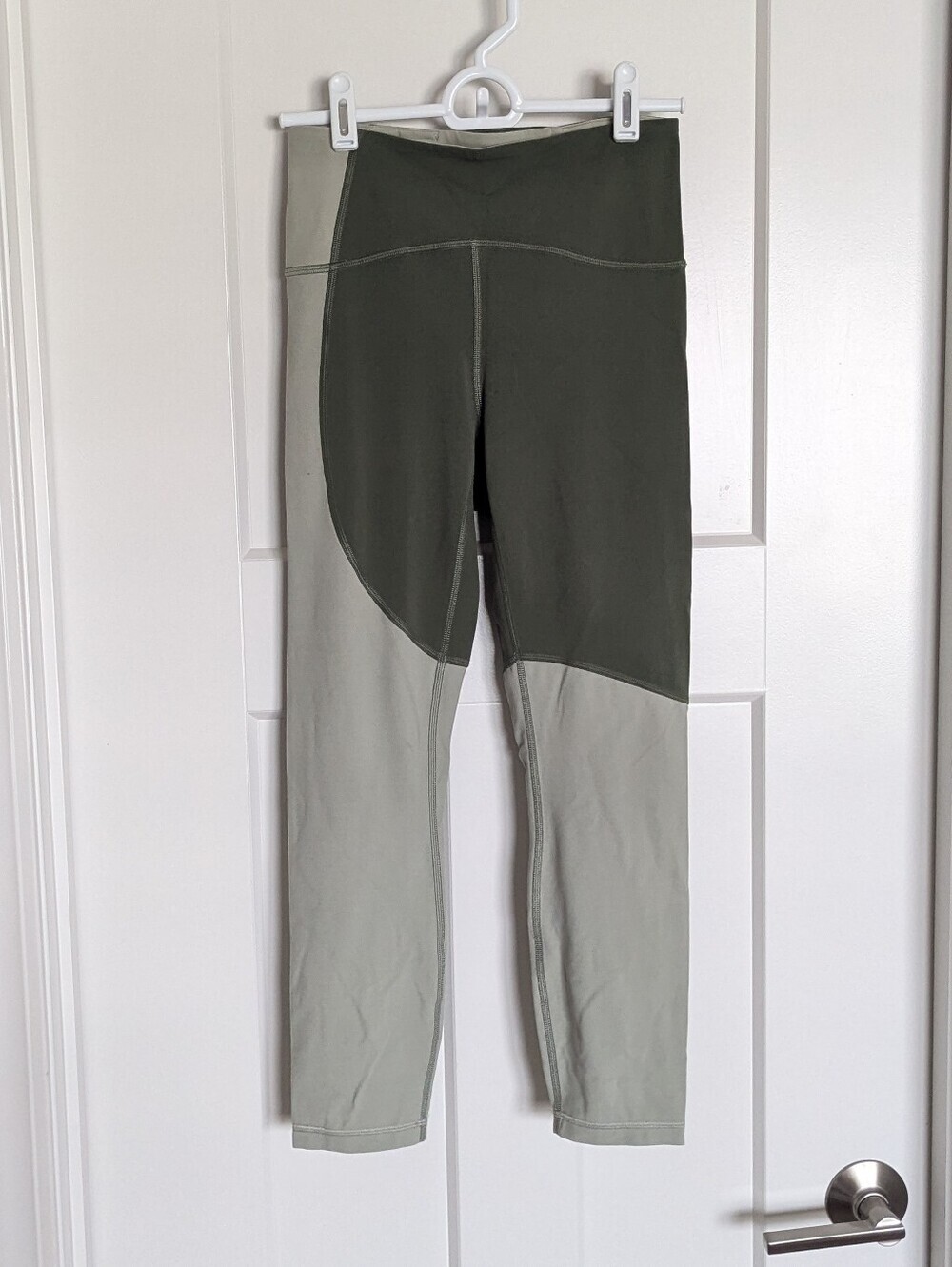 Lululemon Nulu Color Block High Rise Crop 23" - Green Twill Green Fern sz 4